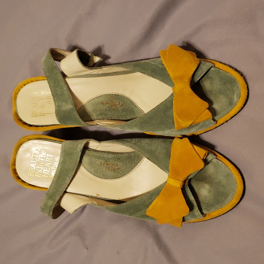 Fluevog Pinups sage & mustard leather sandals 10 but fits more like a 9